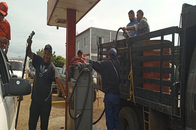 Gobierno regional brinda respuesta inmediata a productores de Mauroa con diesel