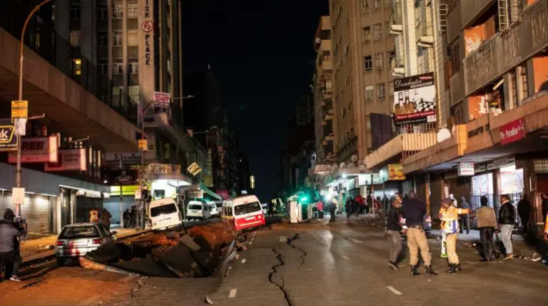 Explosión de gas en Johannesburgo deja un muerto y 48 heridos: los coches saltaron por los aires