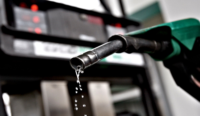Ajustan nuevamente el precio del diésel para el sector industrial a Bs. 3 por litro