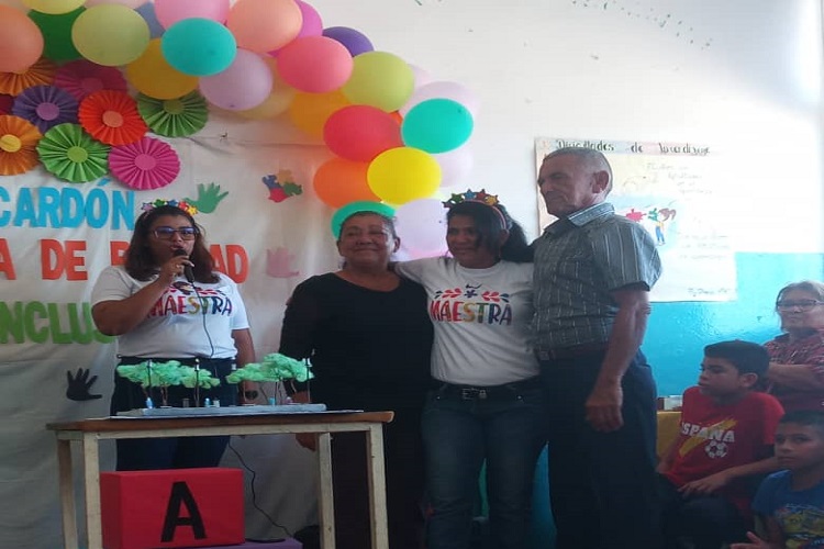 Santiago María Davalillo: Estudiantes de 4B exponen “Punta Cardón, tierra de bondad y de inclusión”