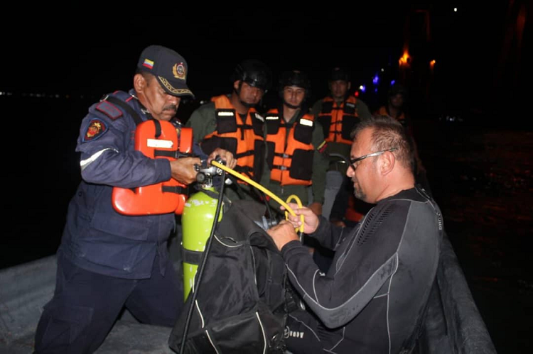 Rescatan cadáver de hombre que cayó al Lago de Maracaibo con su carro