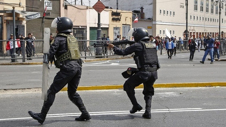 Tres periodistas heridos por la policía de Perú durante manifestación contra Boluarte