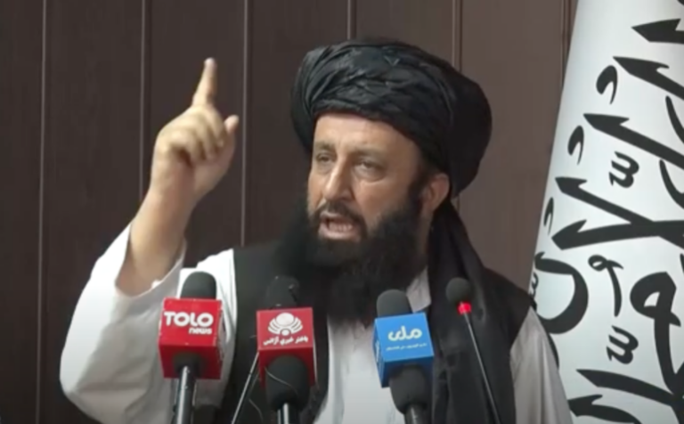 «Las corbatas son símbolos del cristianismo y no deben ser usadas», declara alto funcionario talibán