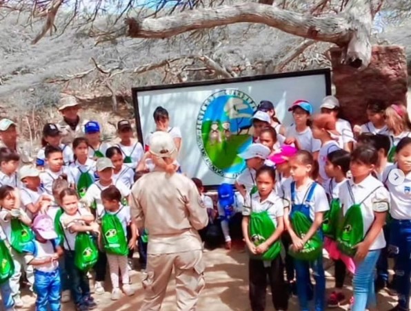 INPARQUES celebró a sus pequeños guardaparques en el Monumento Natural Cerro Santa Ana