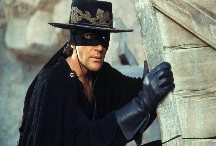 Antonio Banderas podría protagonizar nueva entrega de El Zorro