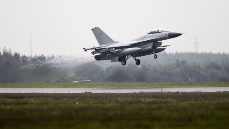 Once países de OTAN entrenarán a pilotos ucranianos en F-16