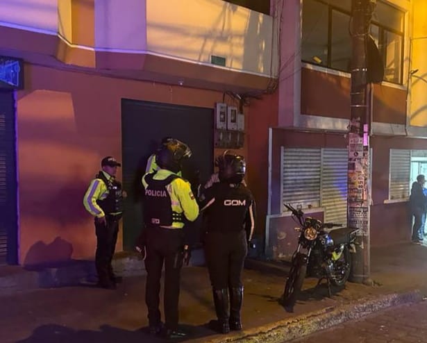 Asesinan a dos venezolanos en una peluquería de Quito
