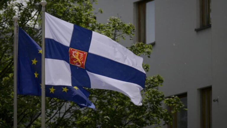 Rusia cierra un consulado en Finlandia y expulsa a nueve diplomáticos