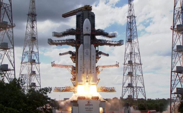 India lanzó cohete a la Luna