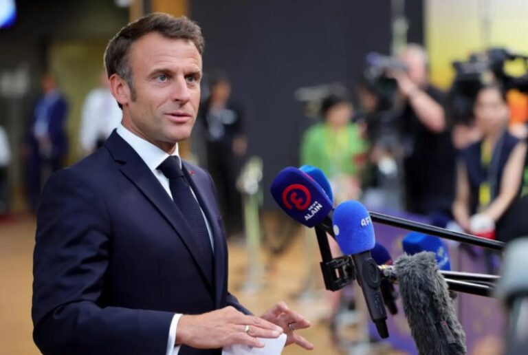 Macron llama en Praga a los aliados de Ucrania a “no ser cobardes”