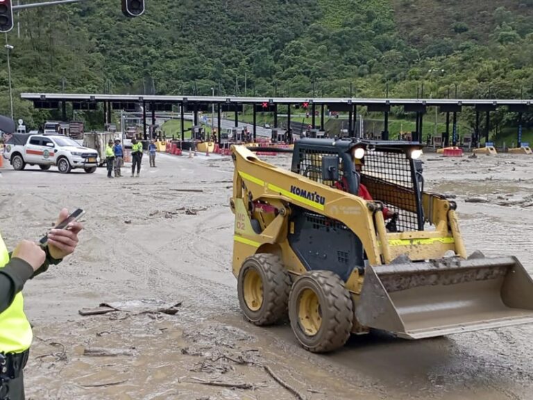 Alud deja al menos ocho muertos y once desaparecidos en Colombia