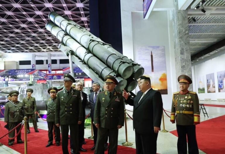 Corea del Norte exhibe su armamento más sofisticado