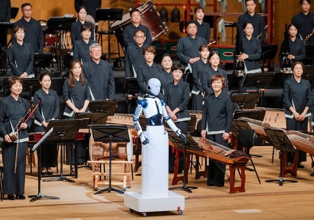 Robot invitado dirige la Orquesta Sinfónica Nacional de Corea
