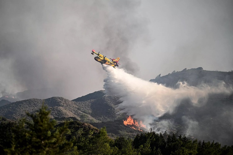 Se estrella en Grecia un avión bombardero de agua que combatía los incendios