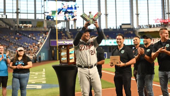 Cabrera recibió un emotivo homenaje en Miami