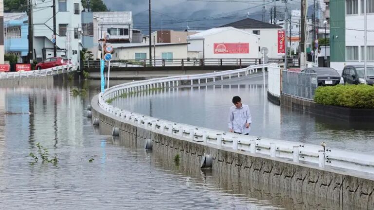 Alertas de evacuación por lluvias torrenciales en Japón
