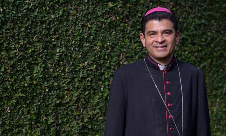 Gobierno de Nicaragua excarcela a obispo Rolando Álvarez condenado a 26 años de prisión