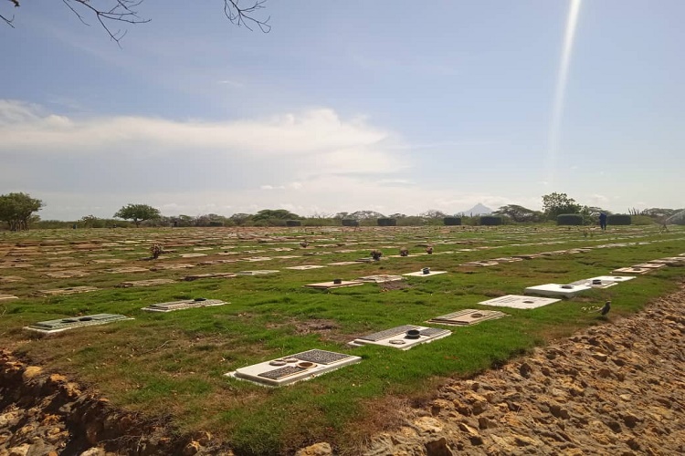 Deudos alertas ante posible exhumación en el cementerio  Jardín de Santa Ana