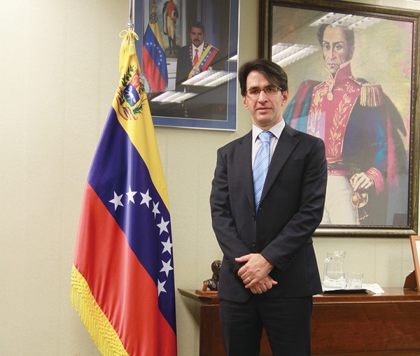 Arturo Gil designado embajador de Venezuela en Francia