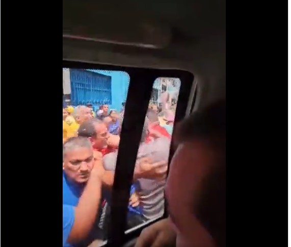 Equipo de campaña de Capriles es agredido en Delta Amacuro (+Video)
