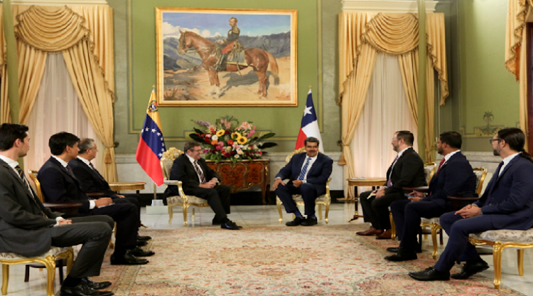 Maduro recibe a nuevos embajadores de Chile, Francia y Colombia