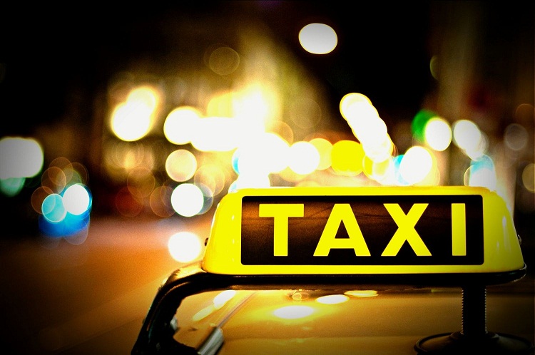Colombiana murió al lanzarse de taxi porque le pareció excesiva la tarifa
