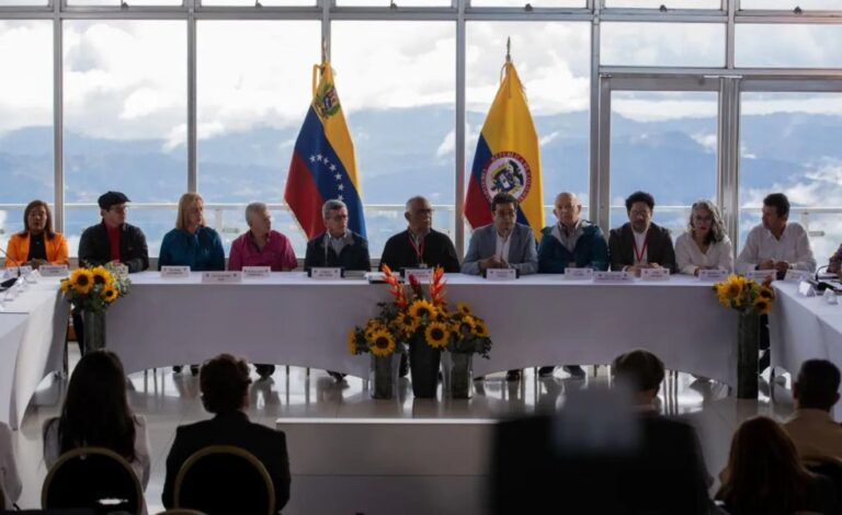 Delegación del Gobierno colombiano viaja a Caracas para cuarto ciclo de diálogo con el ELN