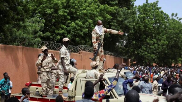 Golpistas de Níger reabren las fronteras terrestres y aéreas