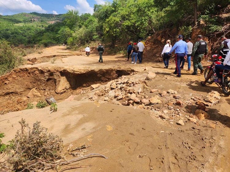 Gobernación de Falcón se despliega en El Saladillo ante desbordamiento de río