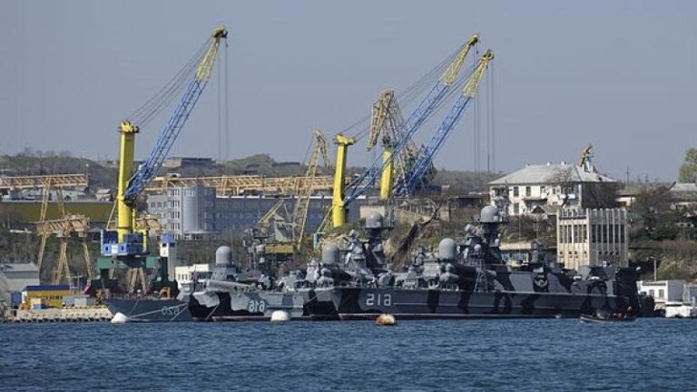Rusia dice que repelió un ataque ucraniano contra base naval en el mar Negro