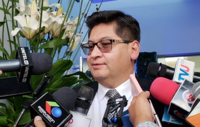 Una dolarización no es una opción para Bolivia, afirma ministro de Economía
