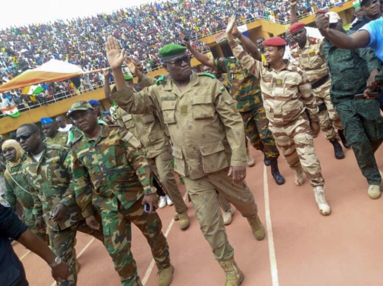 La junta militar de Níger acusa a Francia de atacar su Guardia Nacional y violar su espacio aéreo