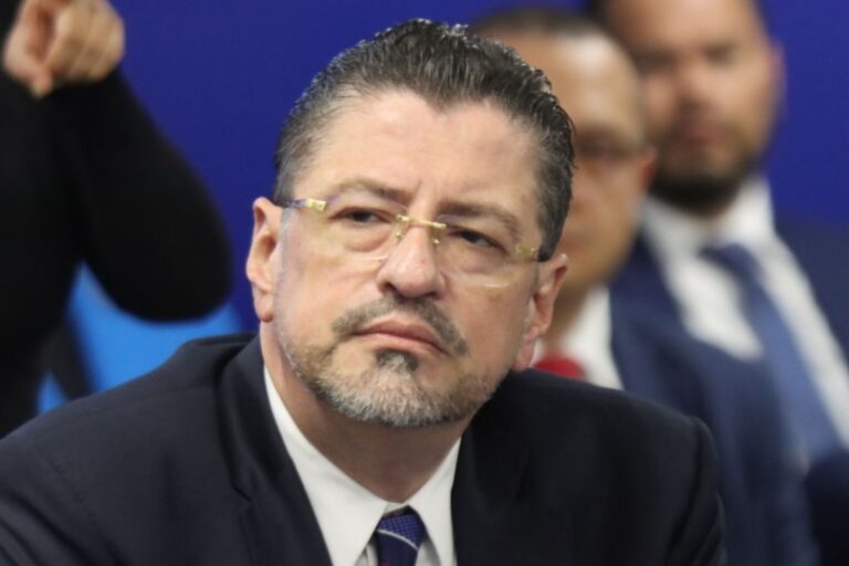 Fiscalía de Costa Rica investiga a presidente Rodrigo Chaves