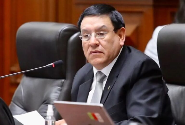Abren investigación contra el presidente del Congreso de Perú