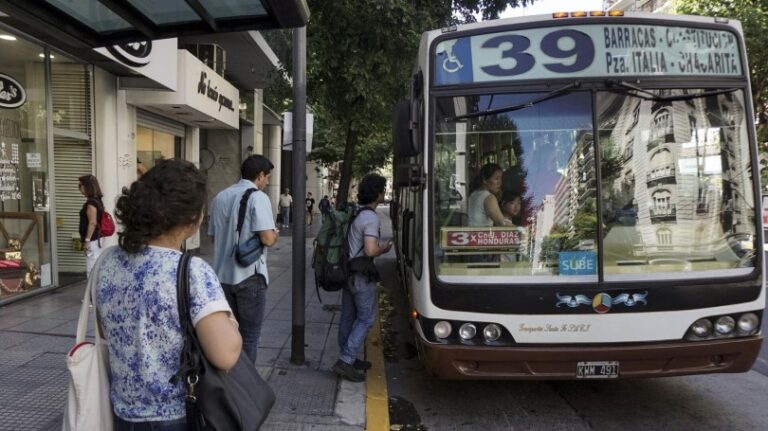 El Gobierno argentino congela tarifas del transporte público en Buenos Aires