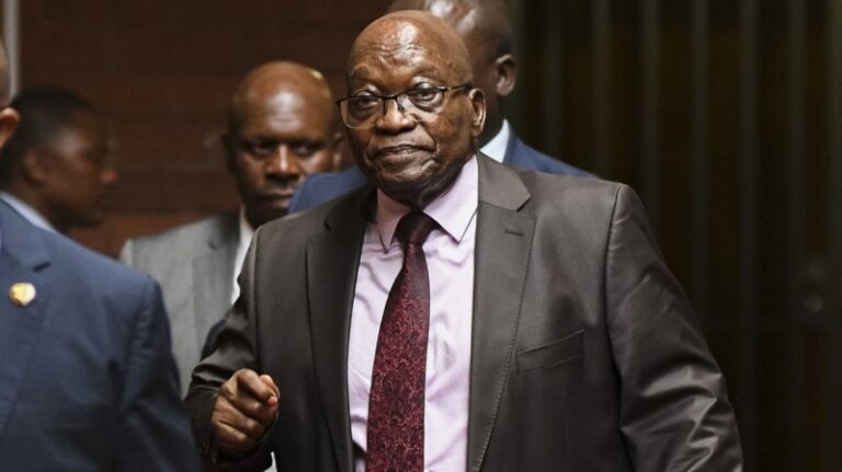 El expresidente sudafricano Zuma queda en libertad