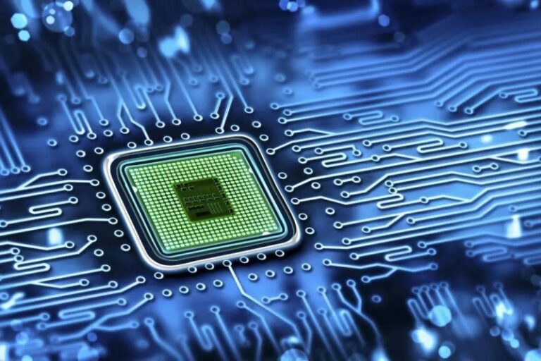 La UE invertirá más de 100.000 millones de dólares para producir chips electrónicos