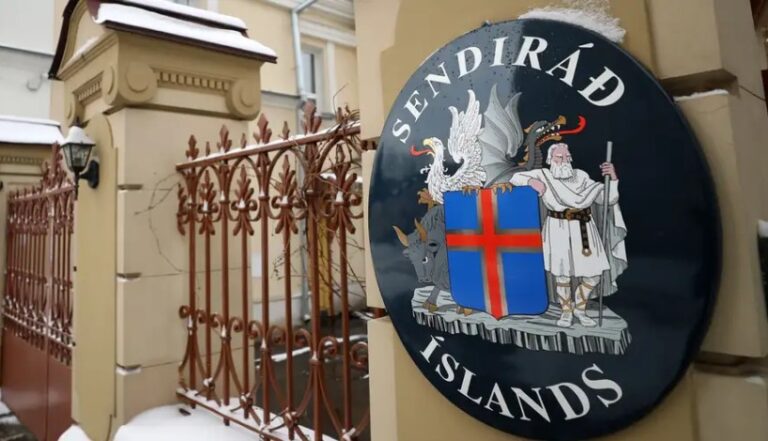 Islandia suspende las operaciones de su embajada en Rusia