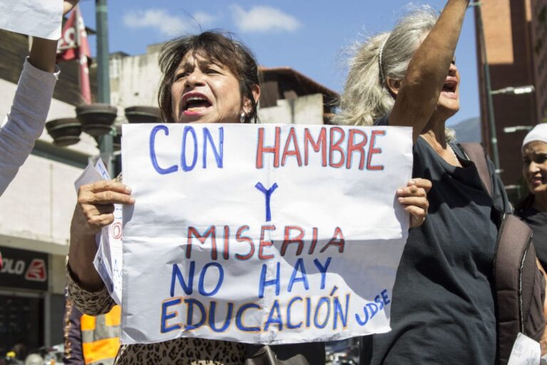 Los profesores universitarios de Venezuela son los que tienen el salario más bajo del mundo