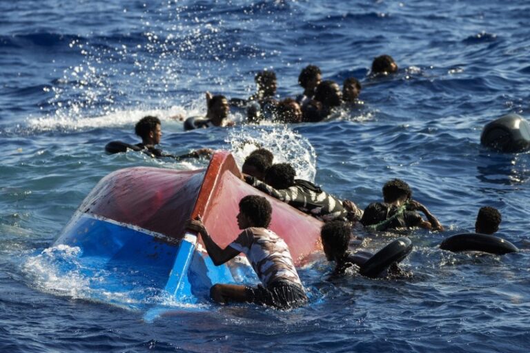 41 migrantes se encuentran desaparecidos tras un naufragio en el Mediterráneo