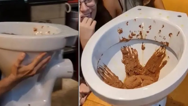 Heladería sirve helado de chocolate en un inodoro (+video)