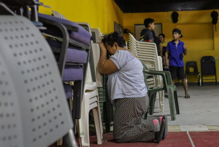 Migrantes en Tijuana inician ayuno indefinido para que les concedan citas de asilo