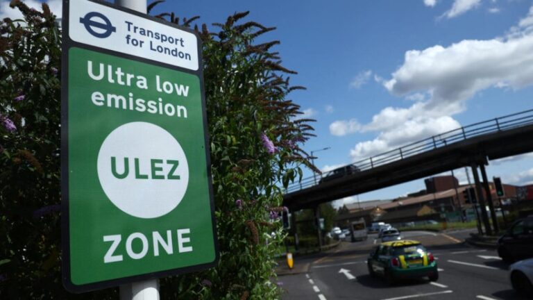 Entra en vigor en Londres la extensión de la controvertida tasa a los vehículos contaminantes