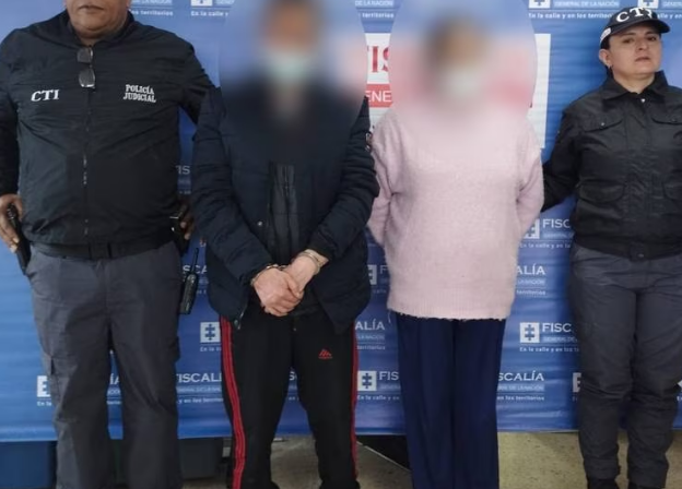 Capturaron  a dos abuelos que vendían contenido pornográfico de su nieta en Bogotá