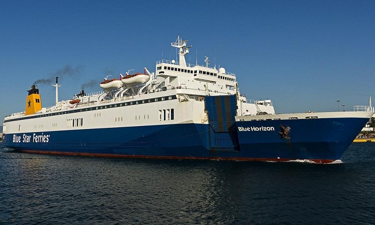 Tripulación de un ferry lanzó al mar a un pasajero por llegar tarde