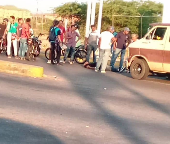 Coro| Hombre en bicicleta de reparto es arrollado por vehículo en la Chema Saher