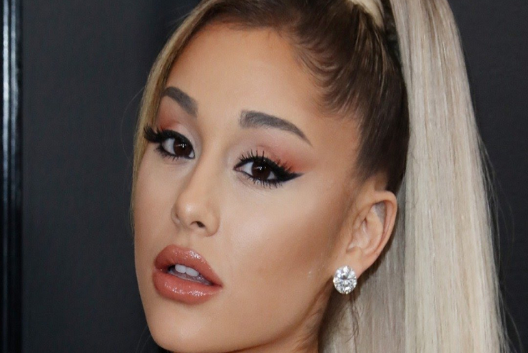 Ariana Grande revela que se inyectó «una tonelada» de relleno de labios y bótox