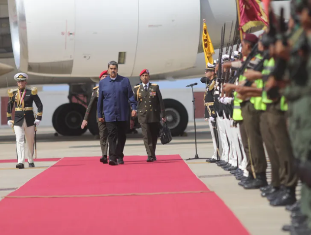 Presidente Maduro regresó al país tras larga gira por China y otros países