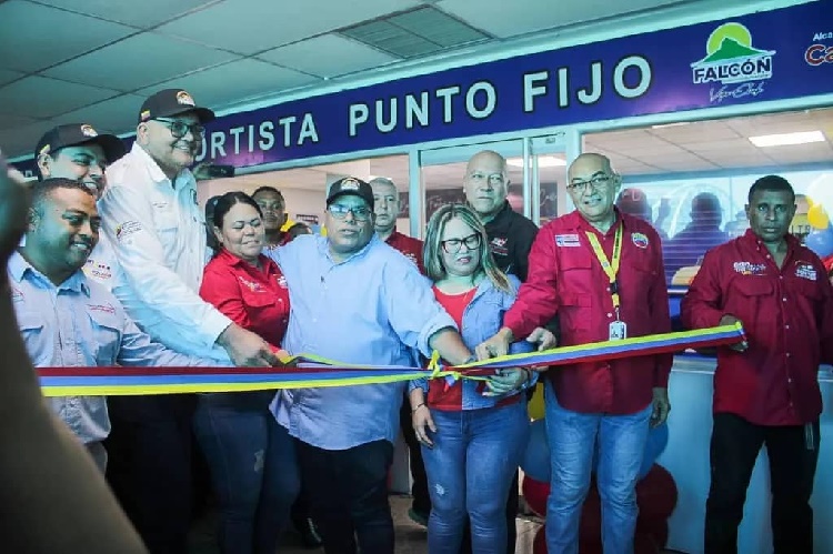 Falcón inaugura su primera Tienda para Transportistas