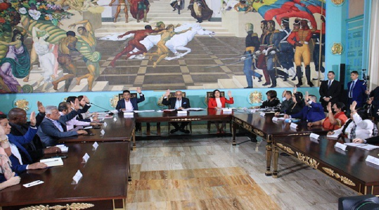 Comisión delegada AN aprueba gira internacional de Maduro